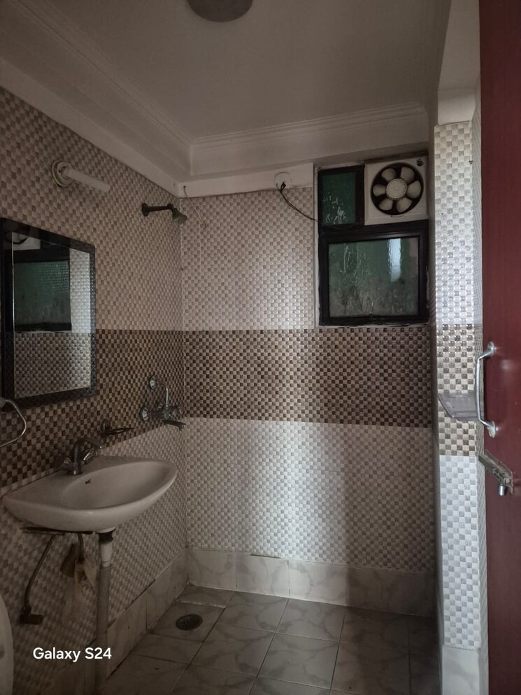 Bathroom, sg-homes 2 Bedroom 570 Sq.Ft. Apartment In Vasundhara Sector 4 Ghaziabad 9719118