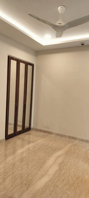 Room in 3 BHK Apartment at Ambience Creacions, Sector 22 – for Rent