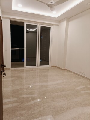 Room in 3 BHK Apartment at Ambience Creacions, Sector 22 – for Rent