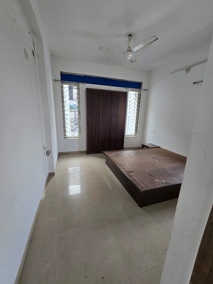 Room, harni road 3 Bedroom 1810 Sq.Ft. Apartment In Harni Road Vadodara 9719126