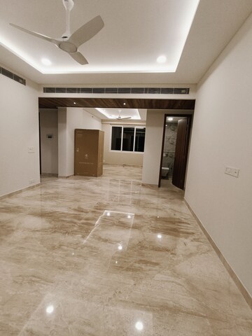 Room in 3 BHK Apartment at Ambience Creacions, Sector 22 – for Rent