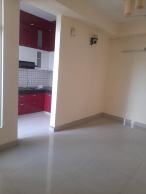 Room in 2 BHK Apartment at Gaur City 5th Avenue, Sector 4 Greater Noida – for Rent
