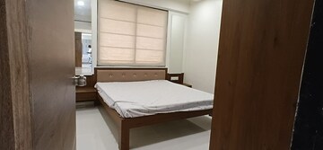 Room in 3 BHK Apartment at Sama Savli Road – for Rent