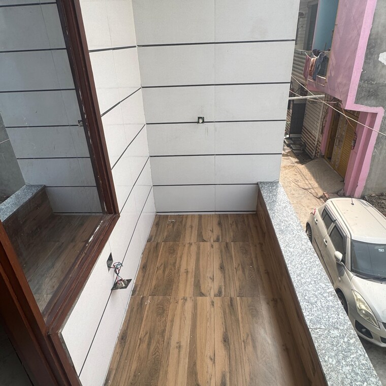 Balcony, vipin garden 2 Bedroom 60 Sq.Yd. Builder Floor In Vipin Garden Delhi 9719169