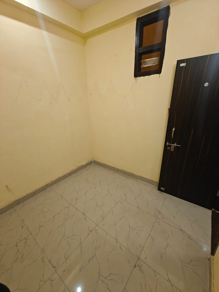 Room, omicron i greater noida 3 Bedroom 121 Sq.Mt. Builder Floor In Omicron I Greater Noida Greater Noida 9719188