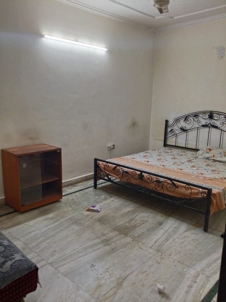 Bedroom, greater kailash i 3 Bedroom 300 Sq.Yd. Builder Floor In Greater Kailash I Delhi 9719189