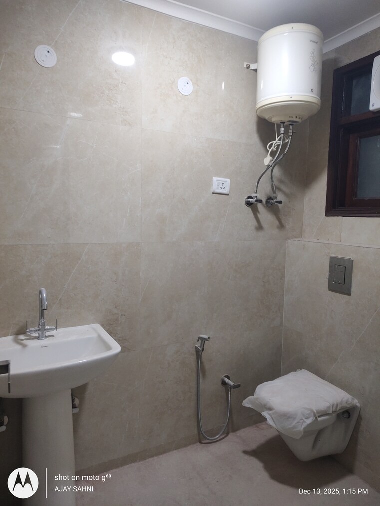 Bathroom, mehrauli 3 Bedroom 1200 Sq.Ft. Builder Floor In Mehrauli Delhi 9719197