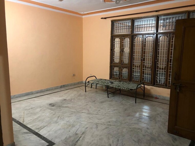 Room, omicron i greater noida 3 Bedroom 121 Sq.Mt. Builder Floor In Omicron I Greater Noida Greater Noida 9719203