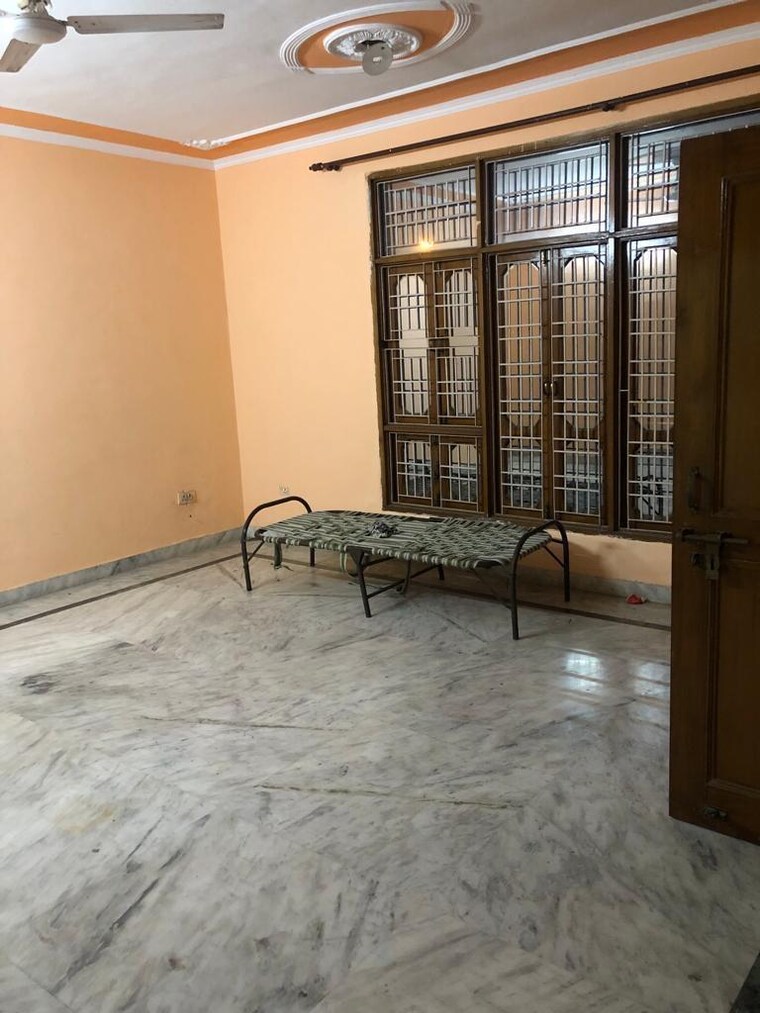 Room, omicron i greater noida 3 Bedroom 121 Sq.Mt. Builder Floor In Omicron I Greater Noida Greater Noida 9719203