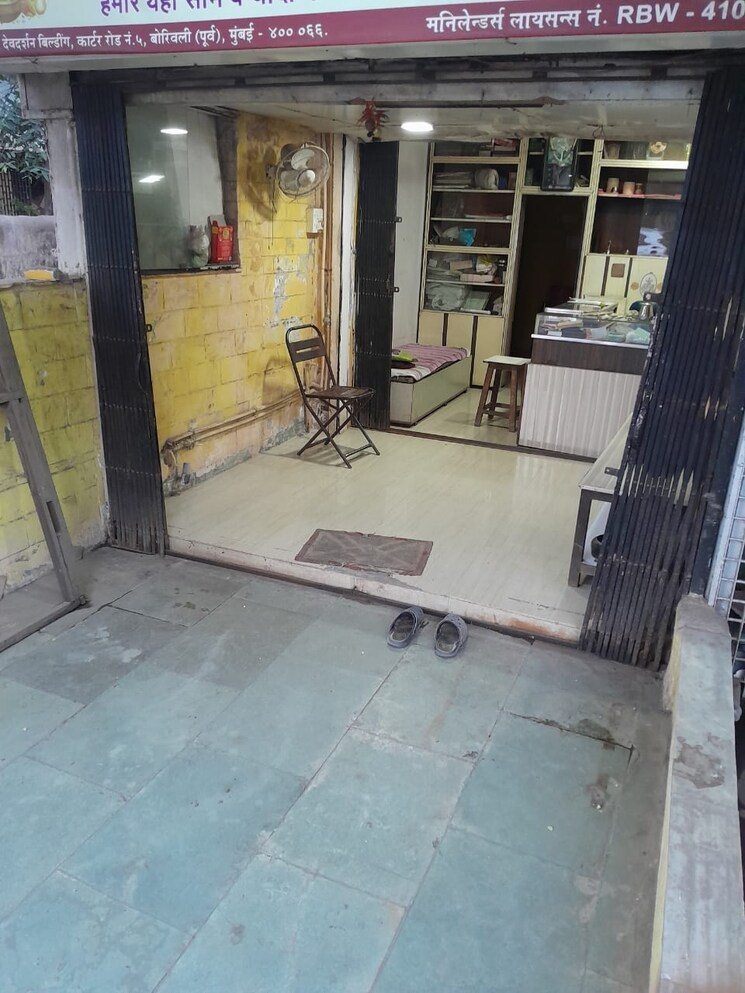Balcony, borivali east Commercial Shop 250 Sq.Ft. In Borivali East Mumbai 9719223