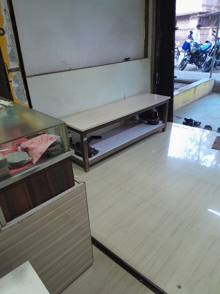 Balcony, borivali east Commercial Shop 250 Sq.Ft. In Borivali East Mumbai 9719223