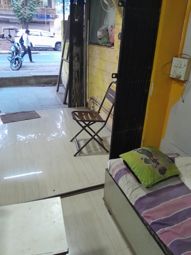 Living Room, borivali east Commercial Shop 250 Sq.Ft. In Borivali East Mumbai 9719223
