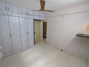 Room in 2 BHK Apartment at K Raheja Vihar, Powai – for Rent