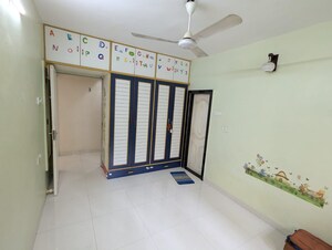 Room in 2 BHK Apartment at K Raheja Vihar, Powai – for Rent