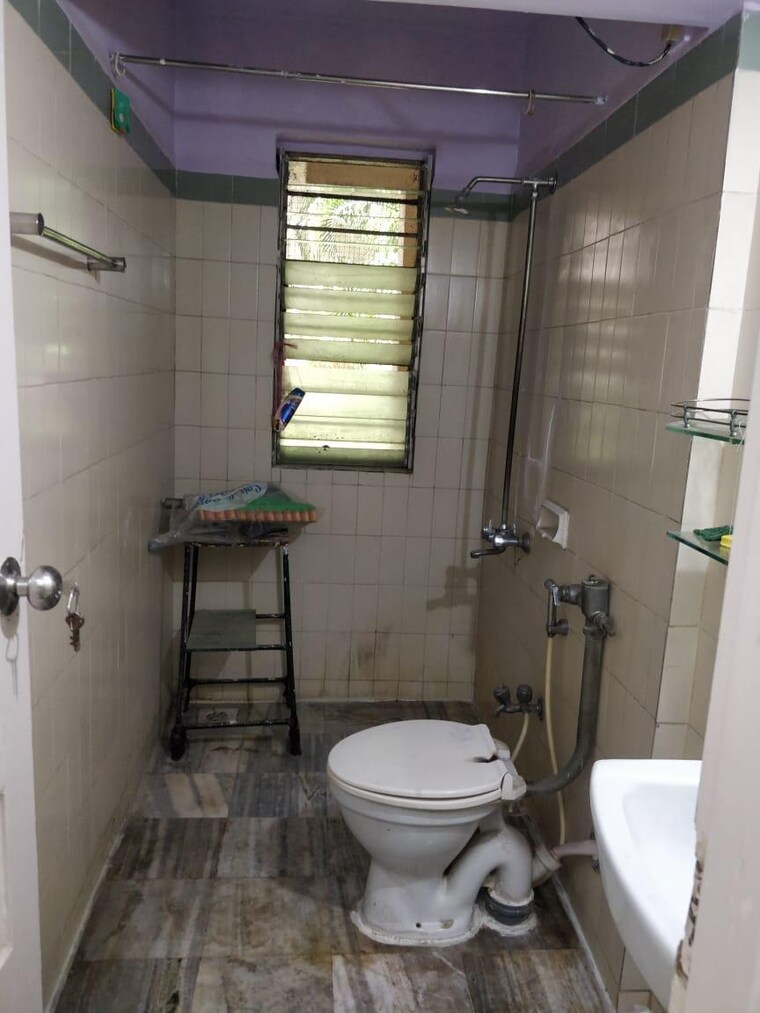 Bathroom, k-raheja-vihar 2 Bedroom 740 Sq.Ft. Apartment In Powai Mumbai 9719239
