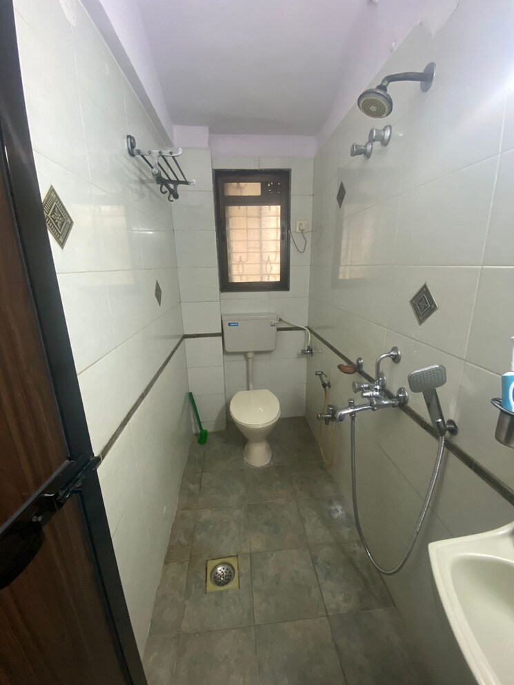 Bathroom, haridwar-chs-malad 2 Bedroom 1100 Sq.Ft. Apartment In Malad West Mumbai 9719252