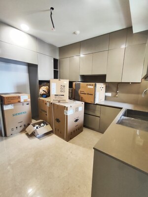 Master Bedroom in 4 BHK Apartment at Hiranandani Lake Enclave Glendale, Thane West – for Rent