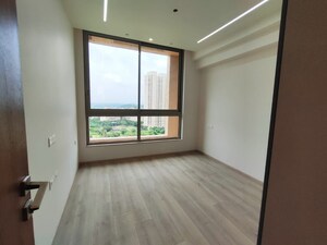 Room in 4 BHK Apartment at Hiranandani Lake Enclave Glendale, Thane West – for Rent
