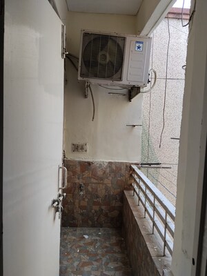 Bathroom in 3 BHK Apartment at Amrapali Platinum, Sector 119 – for Rent