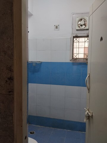 Bathroom in 3 BHK Apartment at Amrapali Platinum, Sector 119 – for Rent