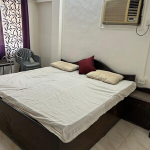 Bedroom in 2 BHK Apartment at Friends Apartment Bandra West, B Block Bkc – for Rent