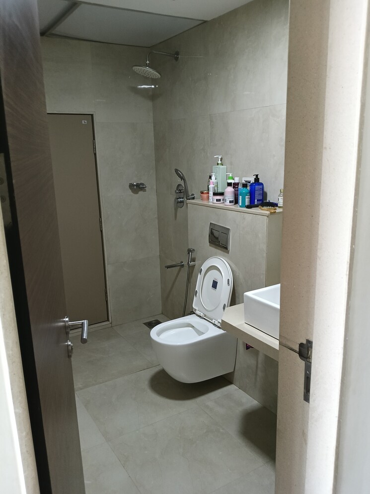 Bathroom, kohinoor-square-altissimo 3.5 Bedroom 2100 Sq.Ft. Apartment In Dadar West Mumbai 9719268