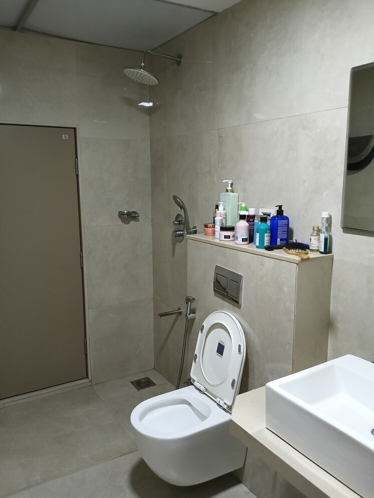Bathroom, kohinoor-square-altissimo 3.5 Bedroom 2100 Sq.Ft. Apartment In Dadar West Mumbai 9719268