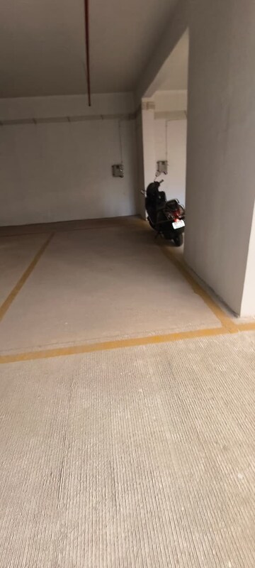 Room in 2 BHK Apartment at A And A Breeza, Koregaon Park – for Rent