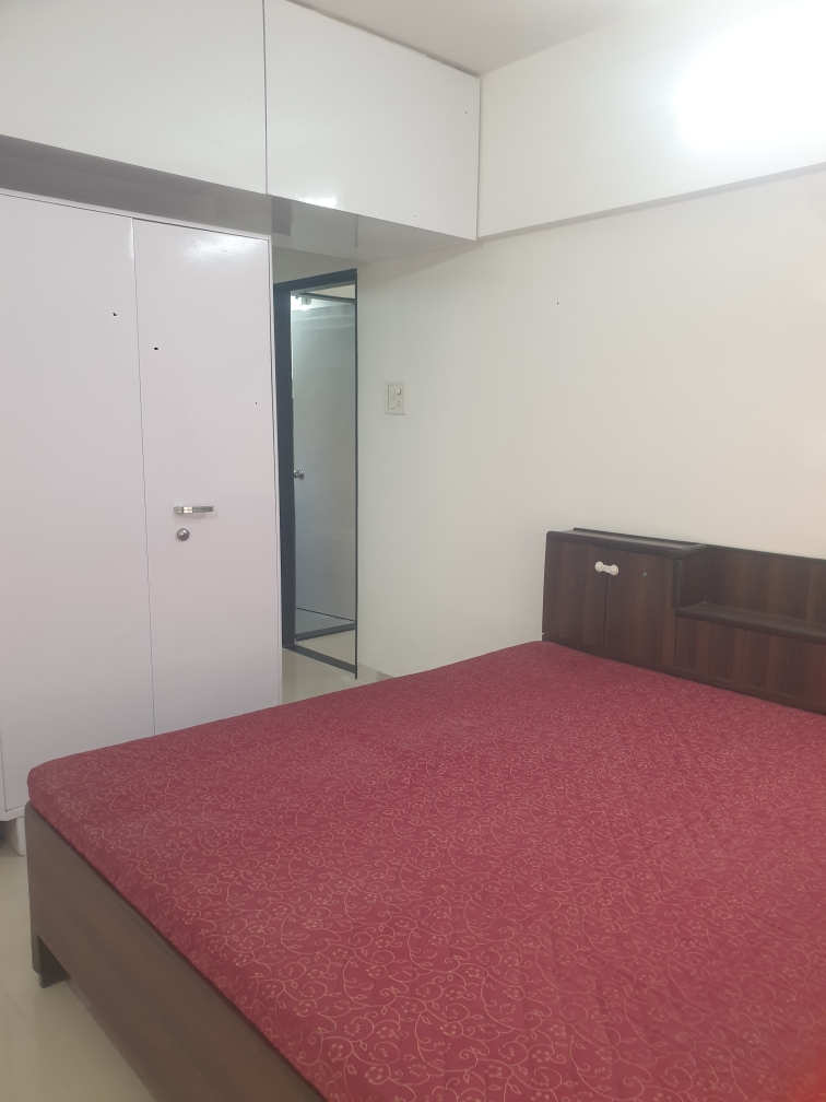 2 BHK Apartment For Rent in Swapnalok Apartments Malad East