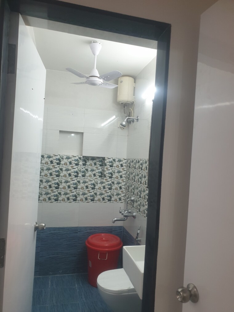 Bathroom, swapnalok-apartments-malad-east 2 Bedroom 750 Sq.Ft. Apartment In Malad East Mumbai 9719288