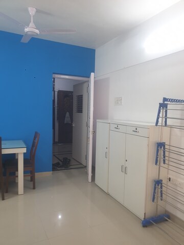 Room in 2 BHK Apartment at Swapnalok Apartments Malad East, Malad East – for Rent