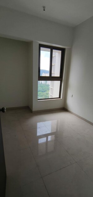 Room in 2 BHK Apartment at Kalpataru Paramount, Kapur Bawdi – for Sale