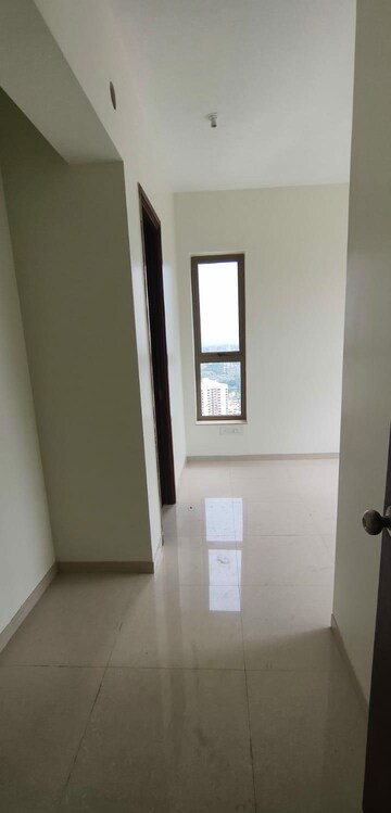 Room in 2 BHK Apartment at Kalpataru Paramount, Kapur Bawdi – for Sale
