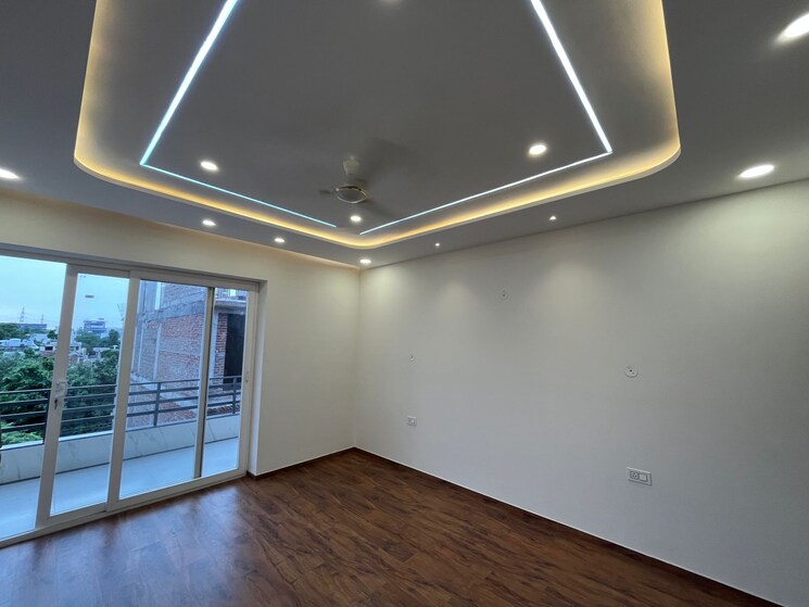 Room, bptp-parkland 4 Bedroom 500 Sq.Yd. Builder Floor In Sector 75 Faridabad 8470132