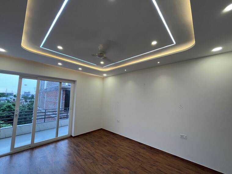 Room, bptp-parkland 4 Bedroom 500 Sq.Yd. Builder Floor In Sector 75 Faridabad 8470132