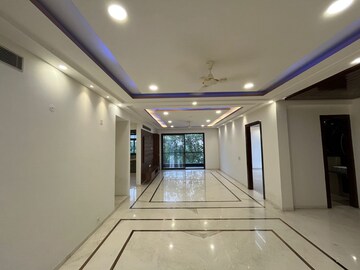 Building Lobby in 4 BHK Builder Floor at BPTP Parkland, Sector 75 – for Sale