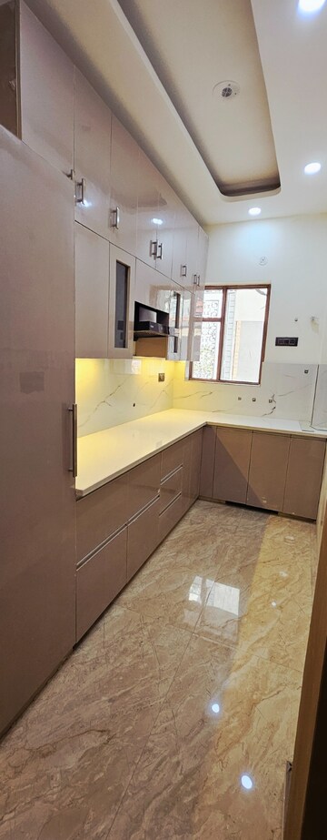 Kitchen in 3 BHK Builder Floor at BPTP District 3, Sector 85 – for Sale