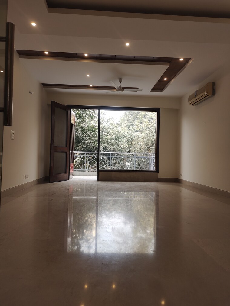 Room, new friends colony 4 Bedroom 4500 Sq.Ft. Builder Floor In New Friends Colony Delhi 9719315