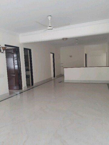Room in 3 BHK Apartment at Vaishnavi Premiere, St Johns Road – for Rent