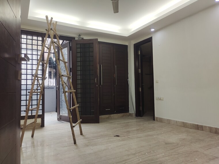 Room, greater kailash i 4 Bedroom 2700 Sq.Ft. Builder Floor In Greater Kailash I Delhi 9719320
