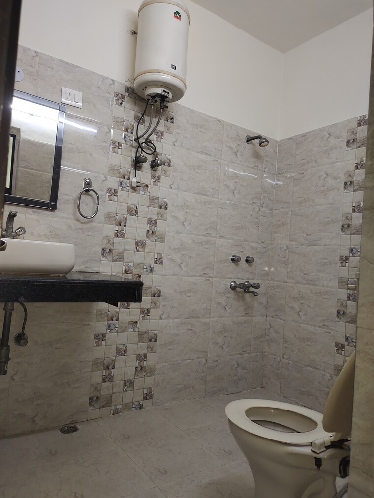 Bathroom, lajpat nagar iii 1 RK 500 Sq.Ft. Builder Floor In Lajpat Nagar Iii Delhi 9719322