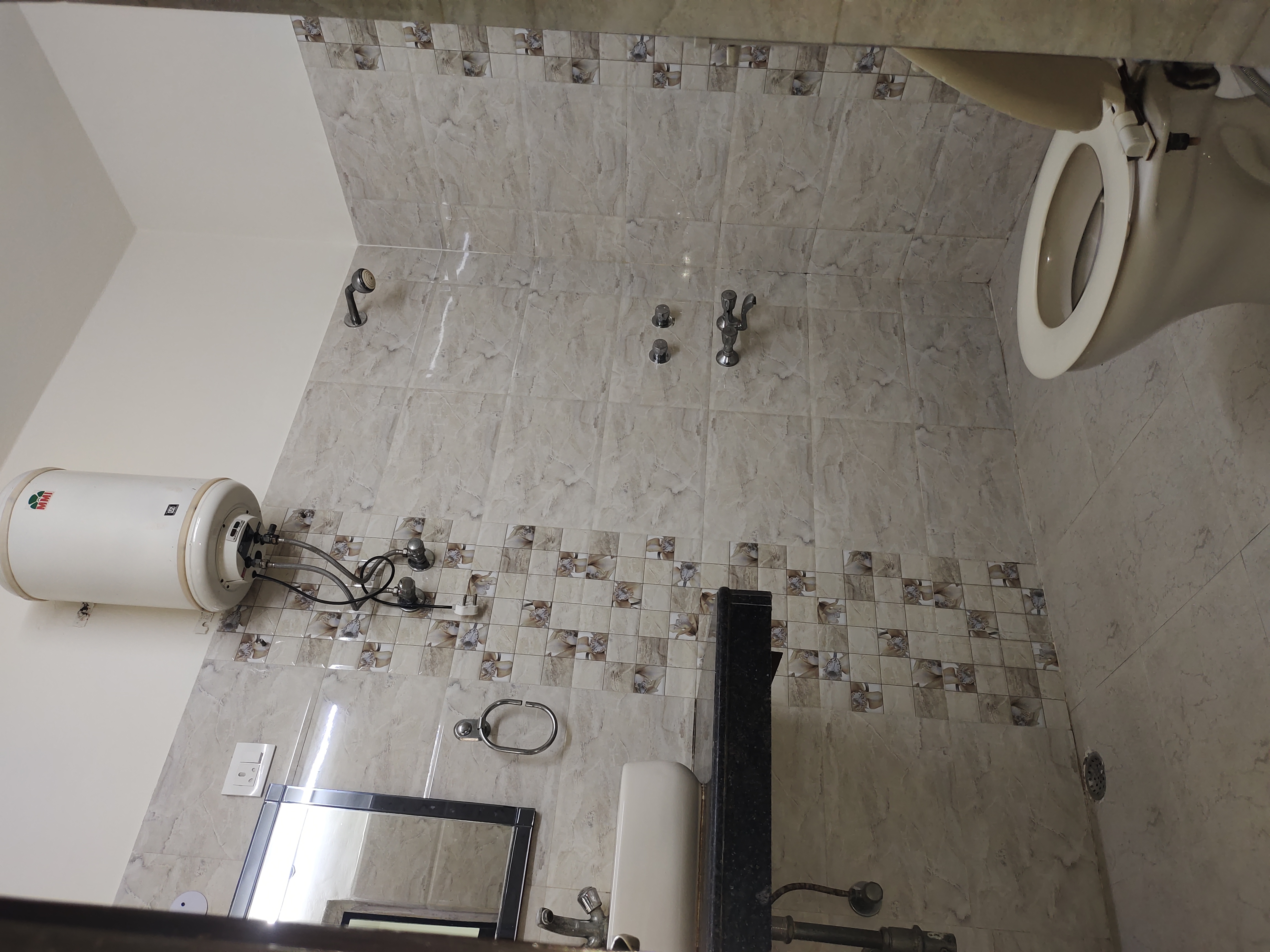 3 BHK + Servant Room 1800 Sq.Ft. Builder Floor in Kalkaji