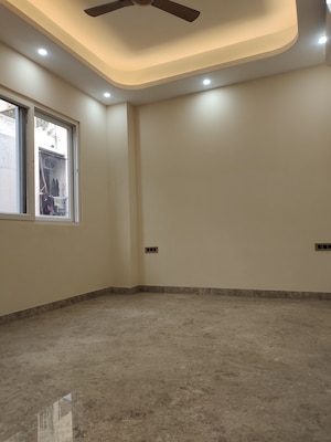 Furnished Amenities in 3 BHK Builder Floor at Kalkaji – for Sale