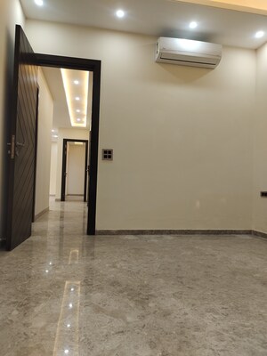 Furnished Amenities in 3 BHK Builder Floor at Kalkaji – for Sale