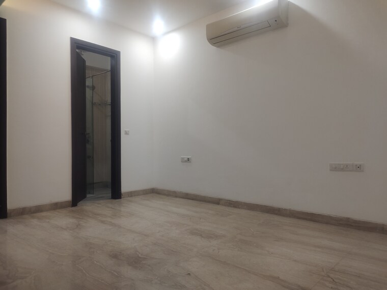 Room, greater kailash i 4 Bedroom 1800 Sq.Ft. Builder Floor In Greater Kailash I Delhi 9719327