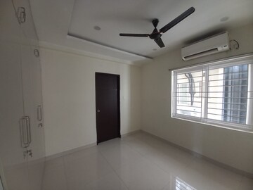 Room in 3 BHK Apartment at Creative Koven Udaya Cresent, Kondapur – for Rent