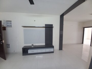 Room in 3 BHK Apartment at Creative Koven Udaya Cresent, Kondapur – for Rent