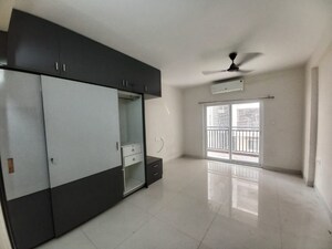 Room in 3 BHK Apartment at Creative Koven Udaya Cresent, Kondapur – for Rent