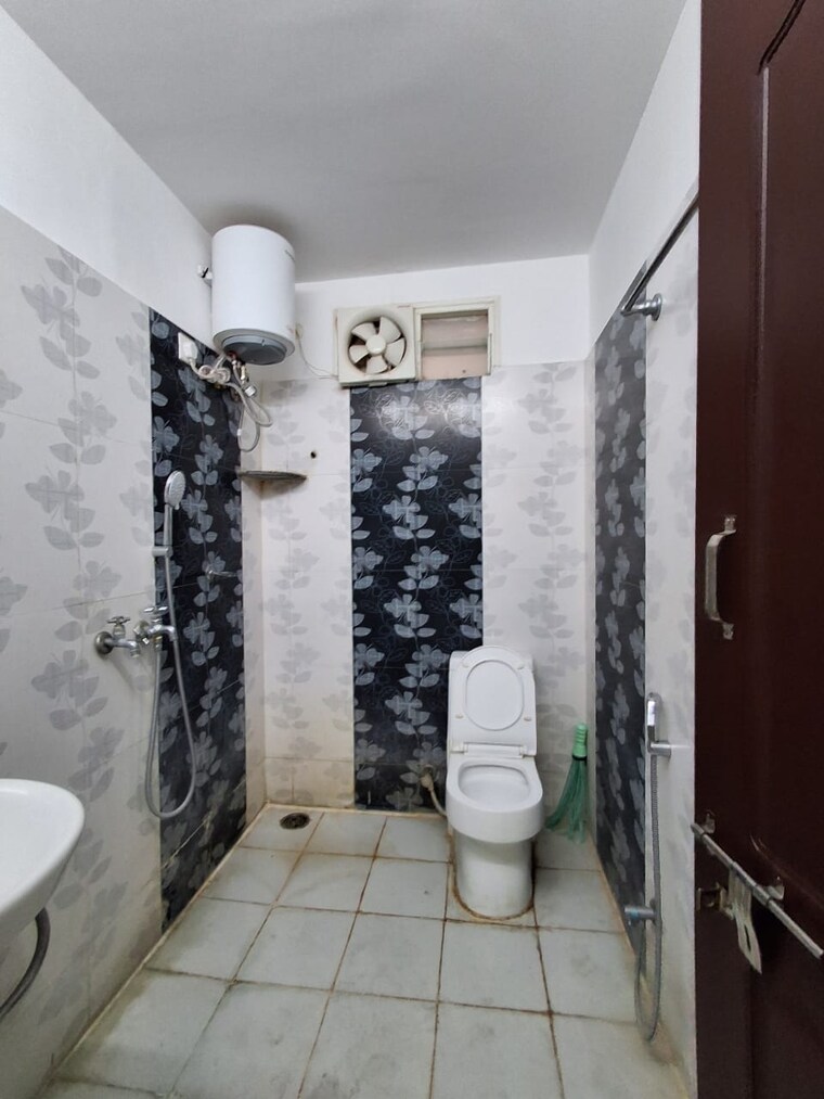 Bathroom, maphar-calyx 3 Bedroom 1800 Sq.Ft. Apartment In Kondapur Hyderabad 9719334