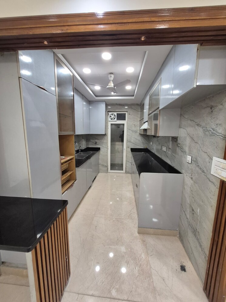 Kitchen, paschim vihar 3 Bedroom 1100 Sq.Ft. Apartment In Paschim Vihar Delhi 9719396